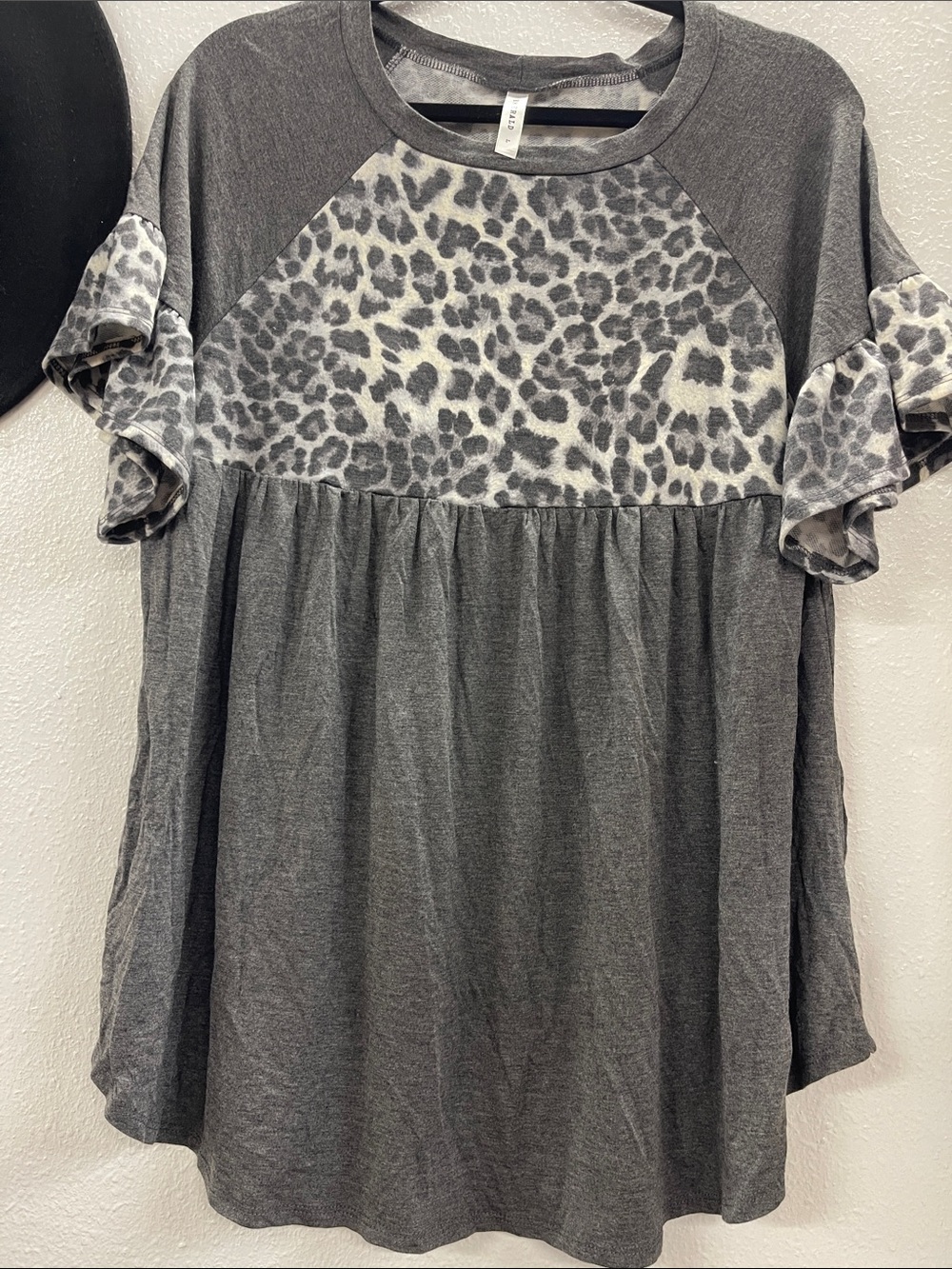 Emerald Gray Leopard-Panel Ruffle Sleeve Tunic - Picture 6 of 8